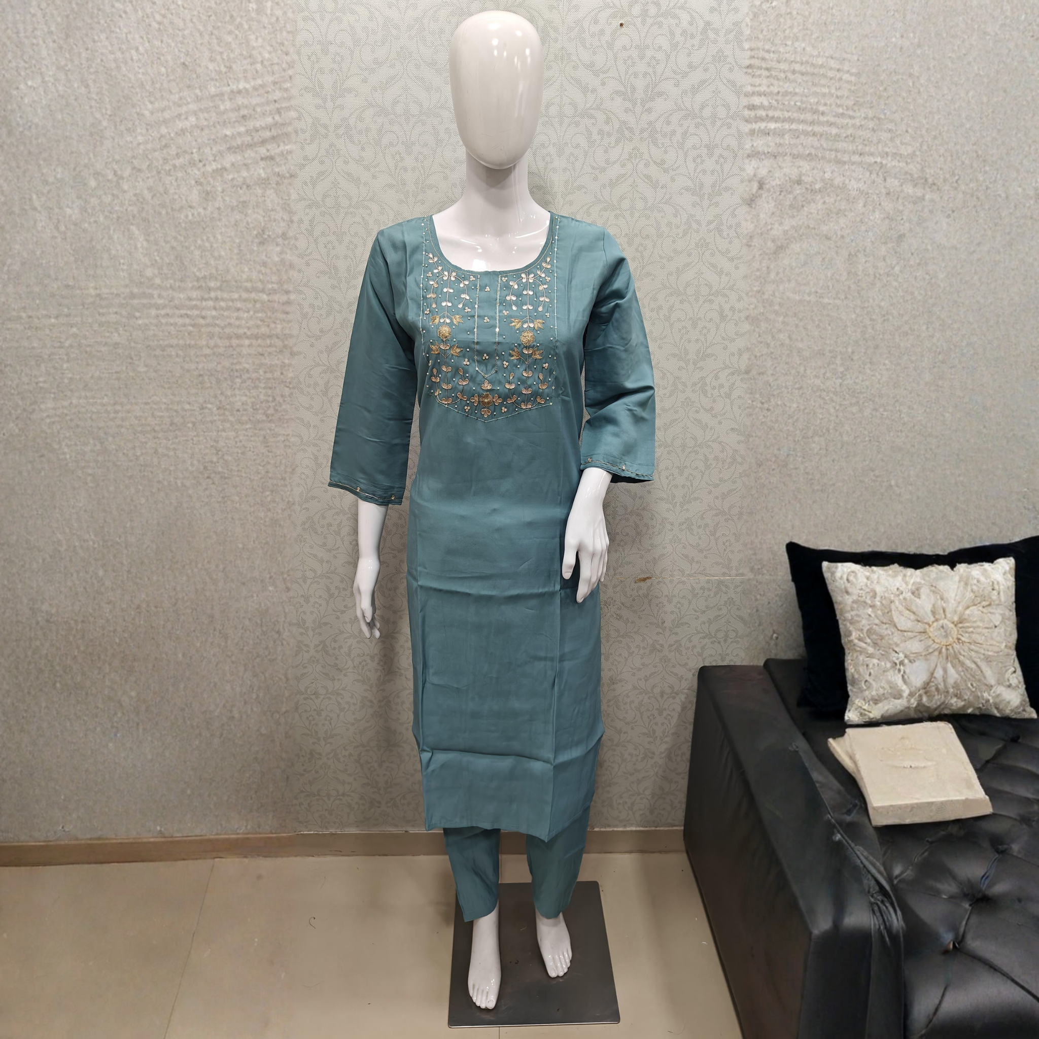Embroidered Kurti Pant Set with Dupatta (Plus Size)