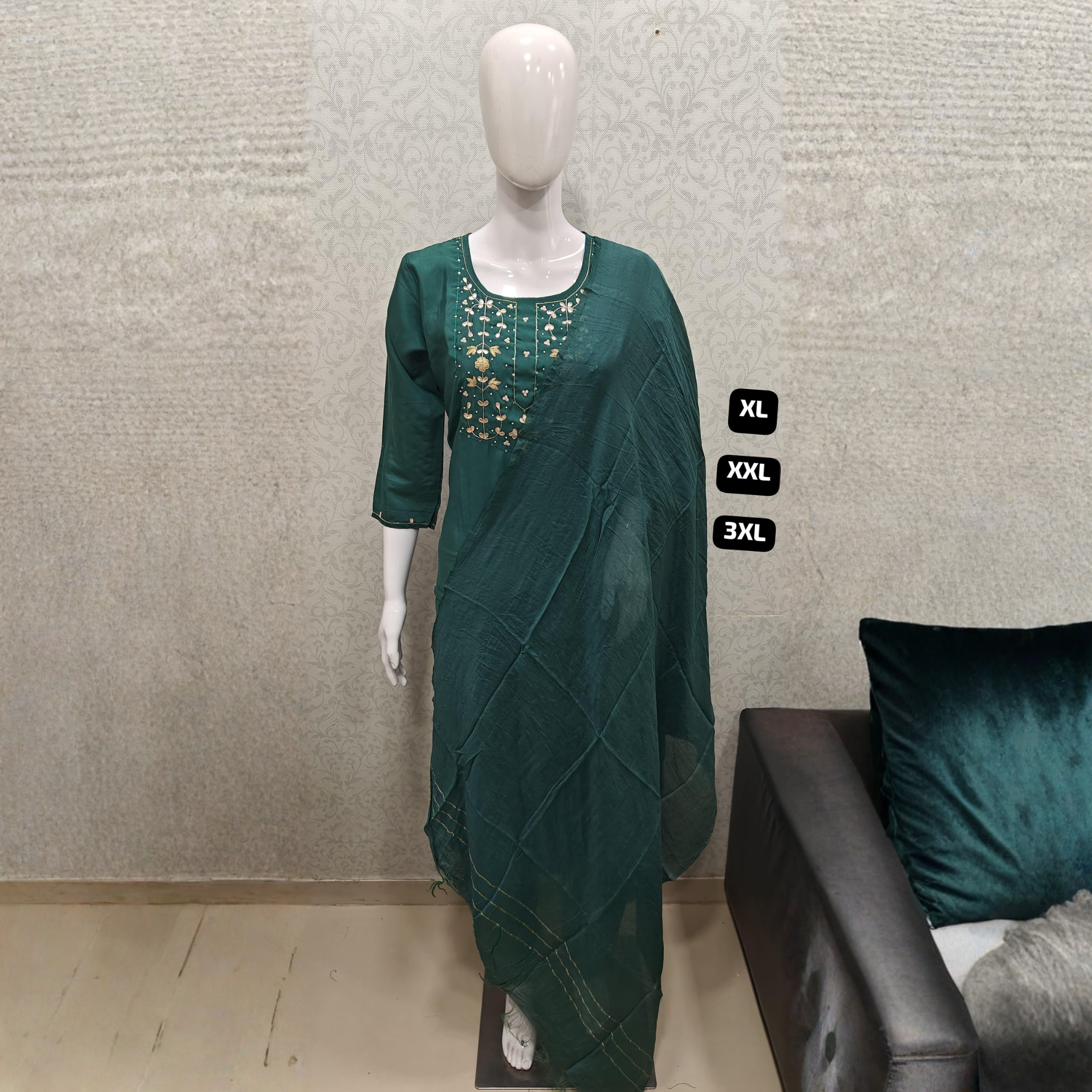 Embroidered Kurti Pant Set with Dupatta (Plus Size)
