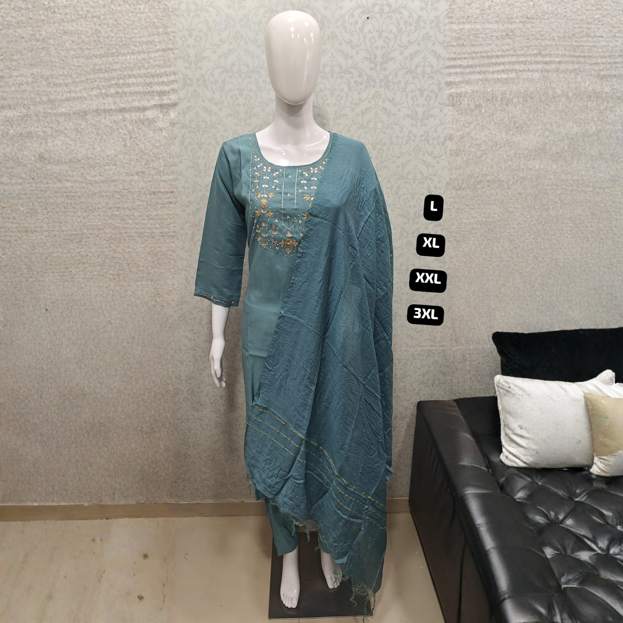 Embroidered Kurti Pant Set with Dupatta (Plus Size)