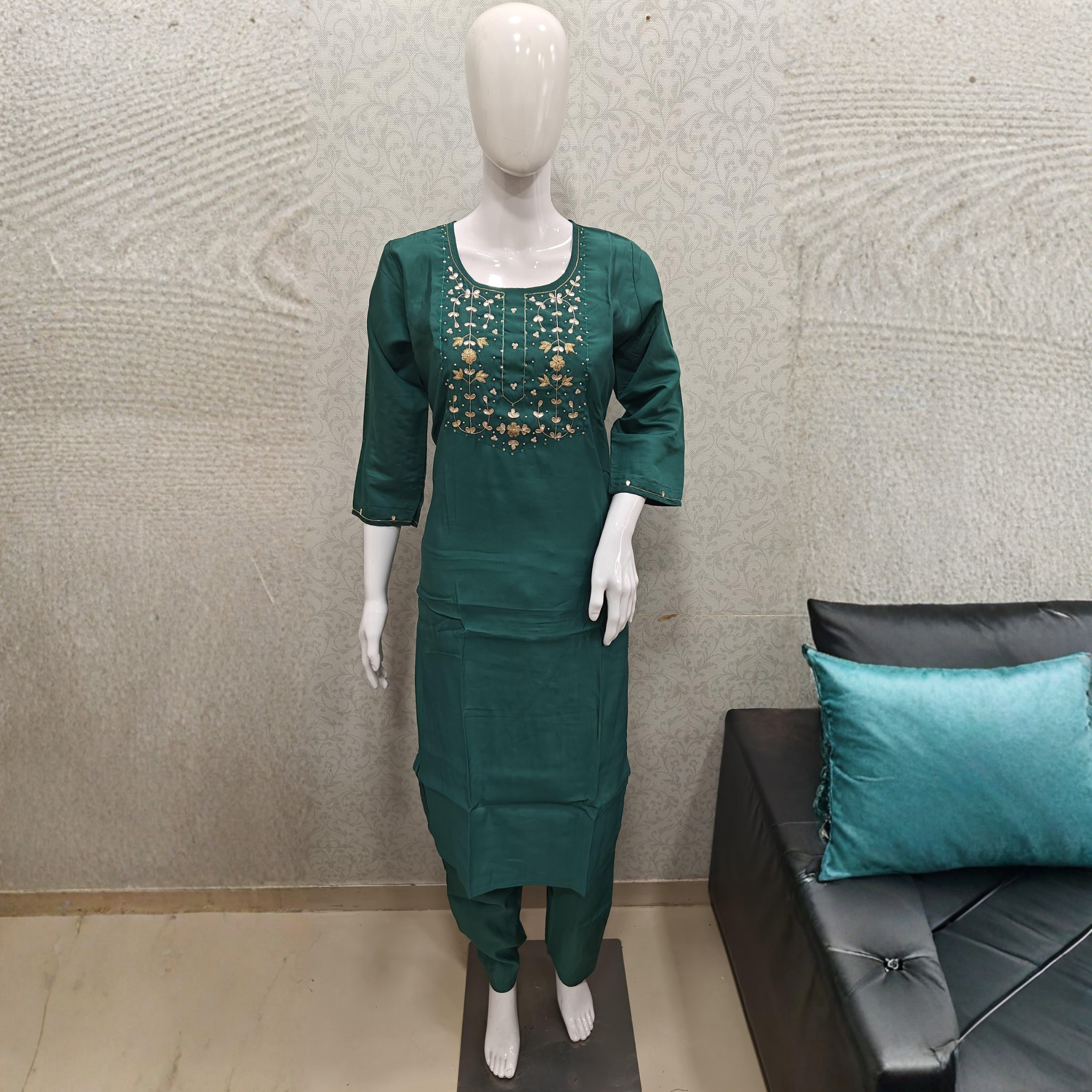Embroidered Kurti Pant Set with Dupatta (Plus Size)